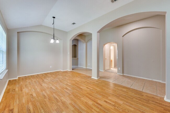 Building Photo - 1117 Red Hawk Dr