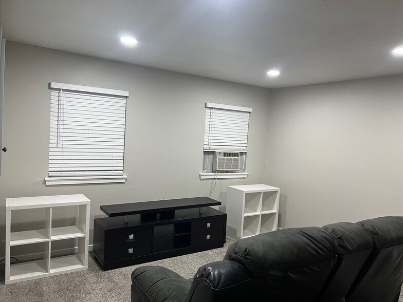 Building Photo - 4333 Lashelle Ave