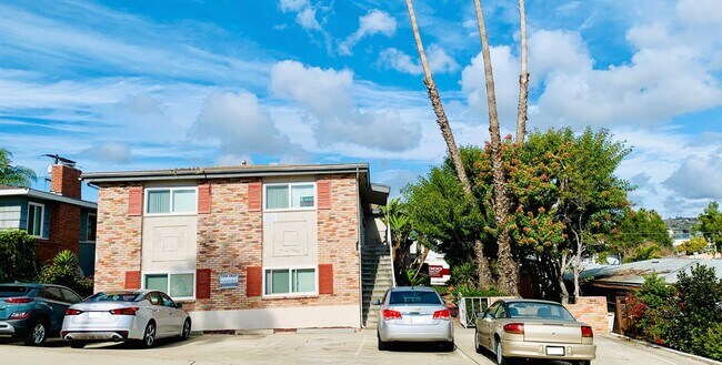 Building Photo - 2BD/1BA UPSTAIRS APARTMENT IN PACIFIC BEAC...