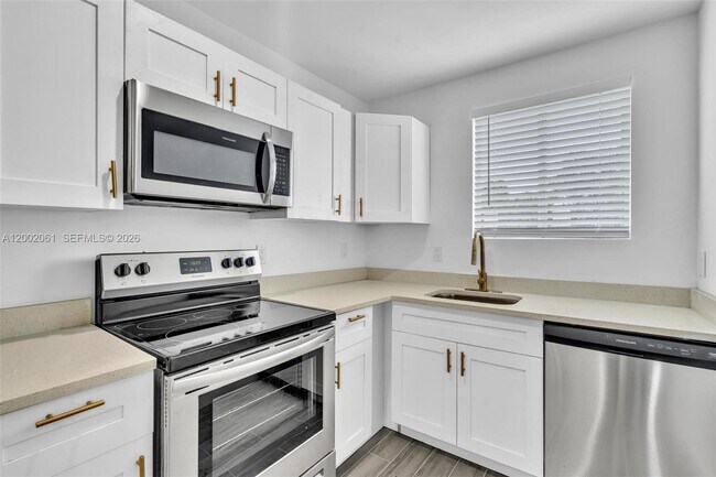 Building Photo - 584 NW 35th St