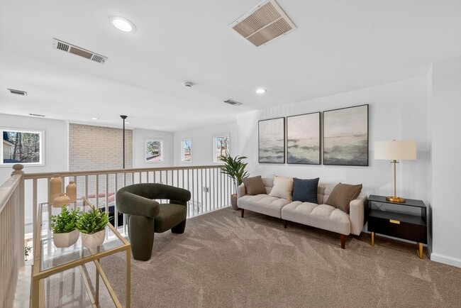 Building Photo - 1002 Cupp Ln