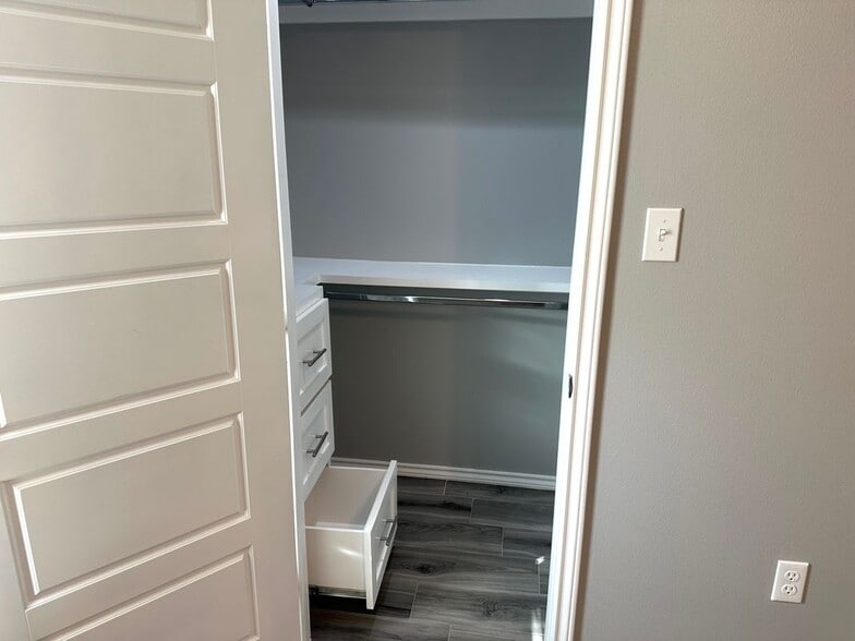 Building Photo - 324 Uva Ln