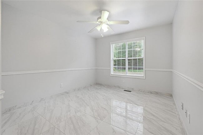 Building Photo - 3149 Lakeview Pkwy