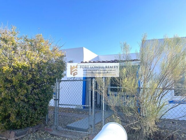 Primary Photo - SFH, Washer/dryer, Fenced Yard