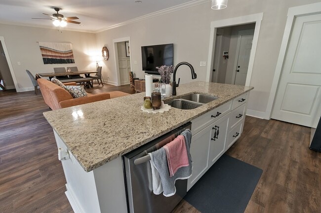 Building Photo - Millbrook Rental!