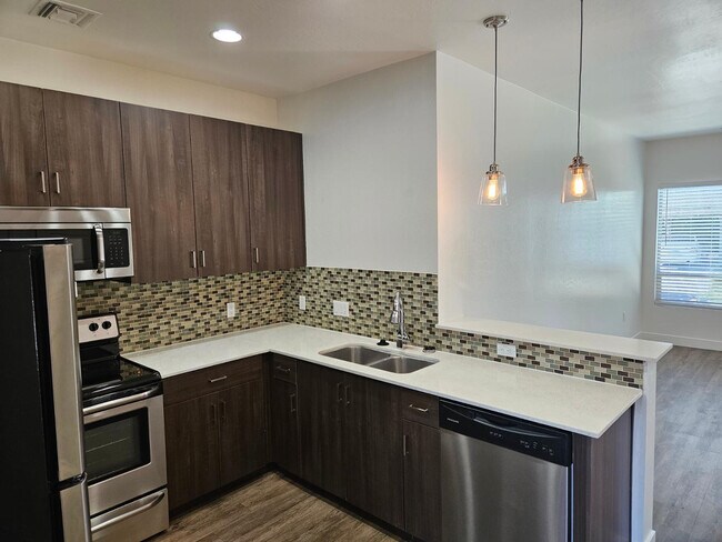 Building Photo - 7981 E Wilshire Dr