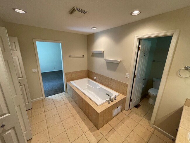 Building Photo - Fantastic 3 Bed/2 Bath Single Family Home on Blackburn St.