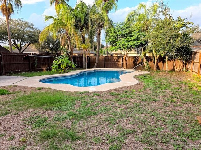 Building Photo - 28 N "E" St