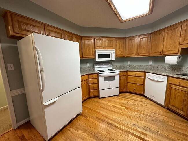 Building Photo - 1611 Majesty Dr