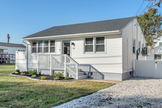 Building Photo - 216 Sunray Rd