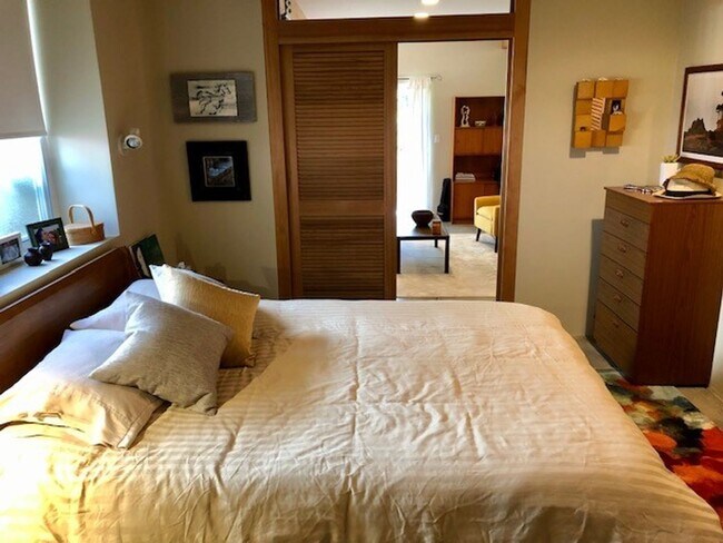 Building Photo - CARTAL DUPLEX