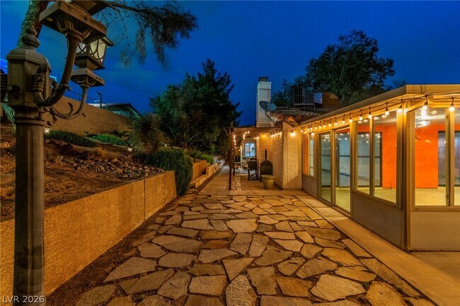 Building Photo - 2457 Swan Ln