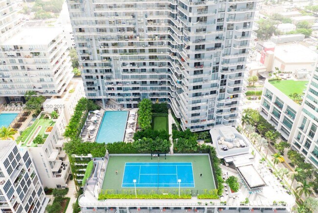 Building Photo - 121 NE 34th St