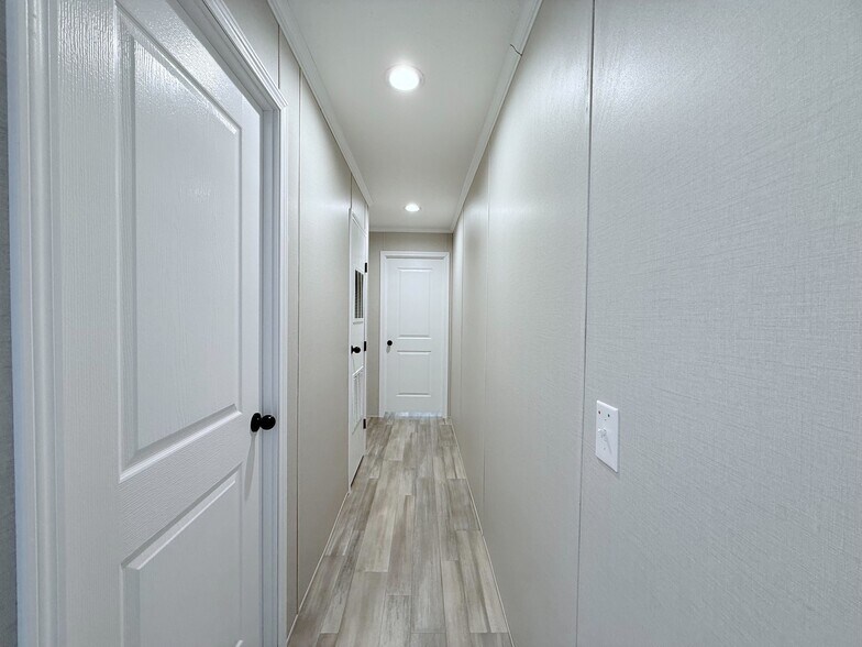 Building Photo - 52962 N Yorktown Ct