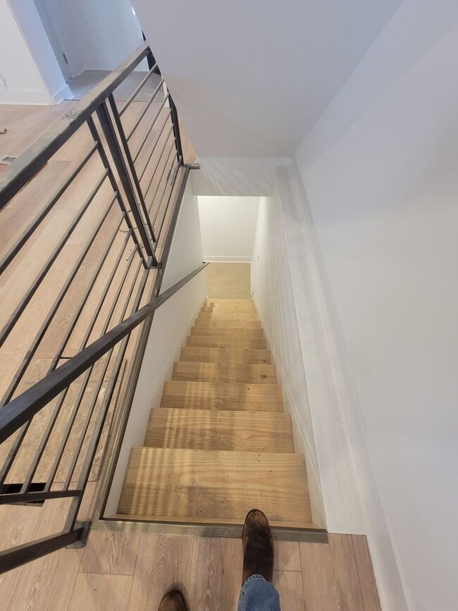 Building Photo - Fully beautiful rehab 4 bed 2.5 bath secti...