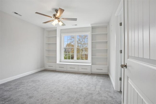 Building Photo - 3009 Ridge Dr