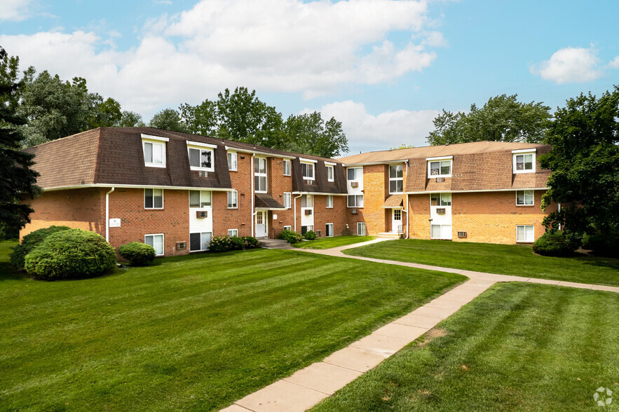 Primary Photo - Willowbrooke Apartments & Townhomes