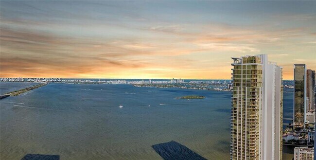 Building Photo - 480 NE 31st St