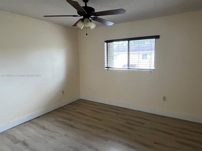 Building Photo - 9491 Palm Cir N