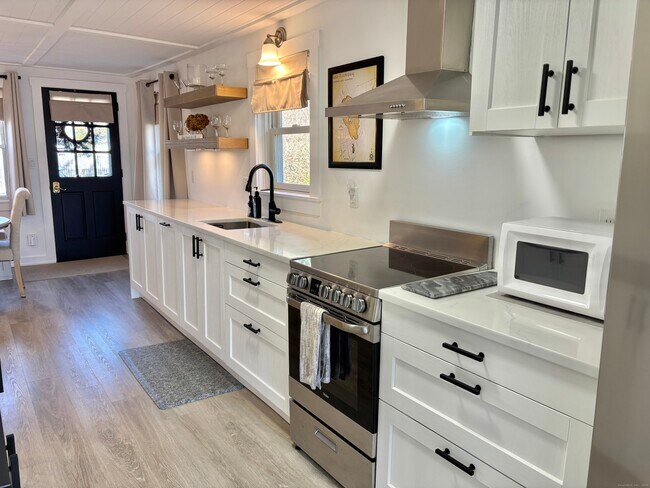 Building Photo - 11 Mohawk Trail