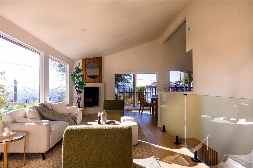 Building Photo - 1930 Kemper St