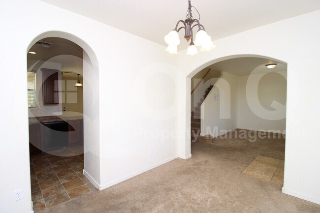 Building Photo - 3939 E Edna Dr