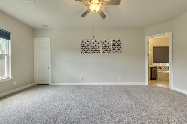 Building Photo - 101 Split Oak Dr