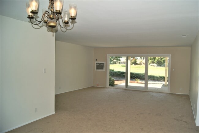 Building Photo - 1064 La Reina Dr