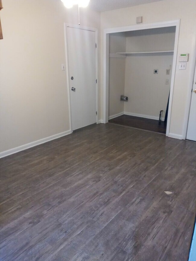 Building Photo - Zillow