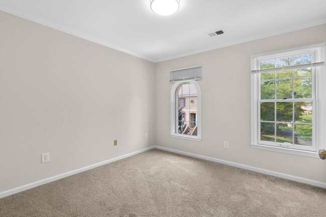 Building Photo - 3 Bed 2 Full Bath/2 Half Bath - Rockville Townhouse - Move In Ready