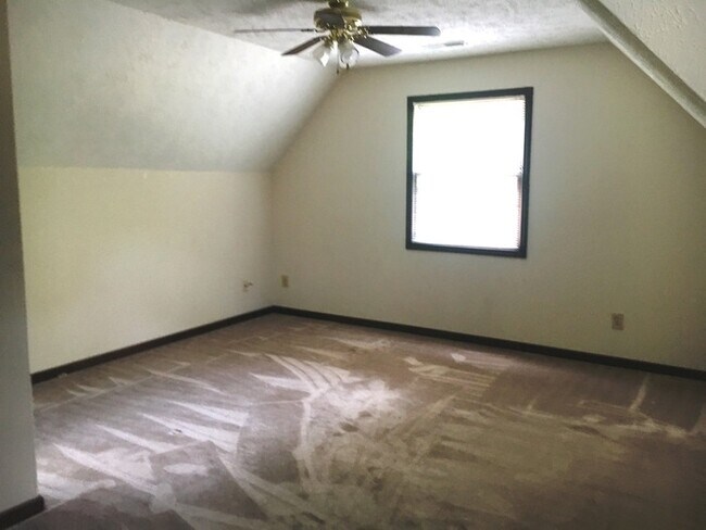 Building Photo - Hoggard school district, 6 Bedrooms, 2 Car...