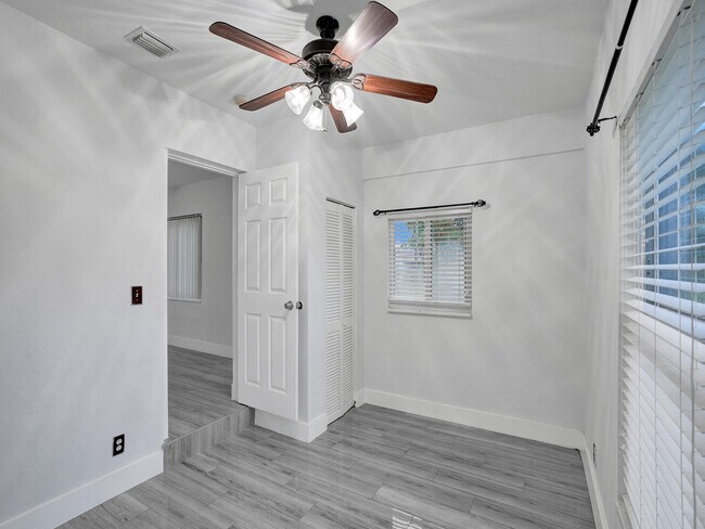 Building Photo - 601 NE 59th Ct