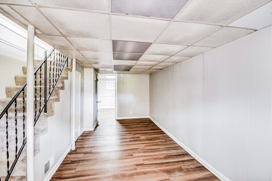 Building Photo - 960 7th Pl