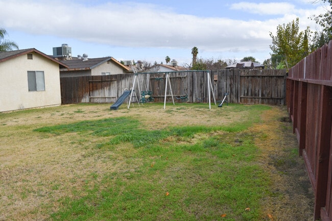Building Photo - 4809 Millbrook Way