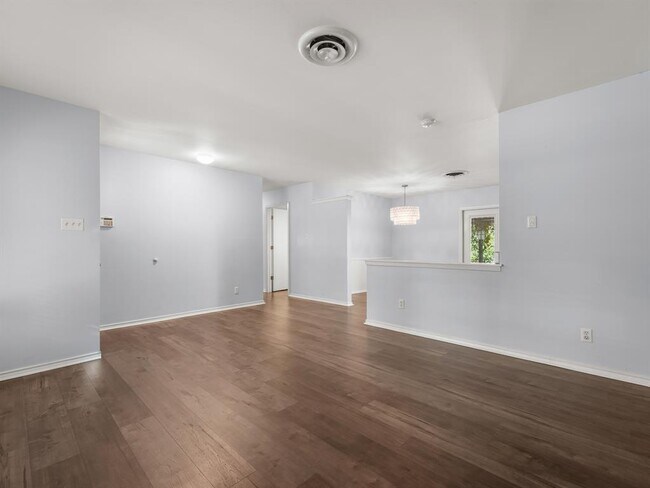 Building Photo - 8010 Camden Dr