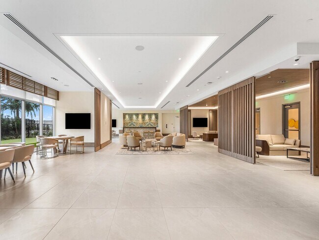 Building Photo - 220 Lake Shore Dr