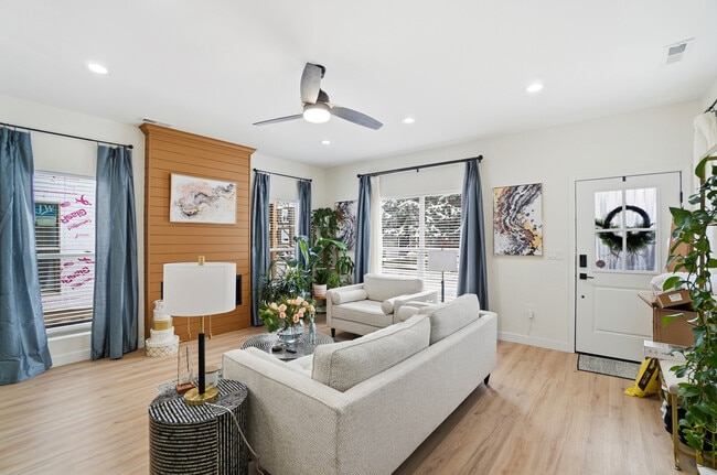 Building Photo - 408 St Clair Ave