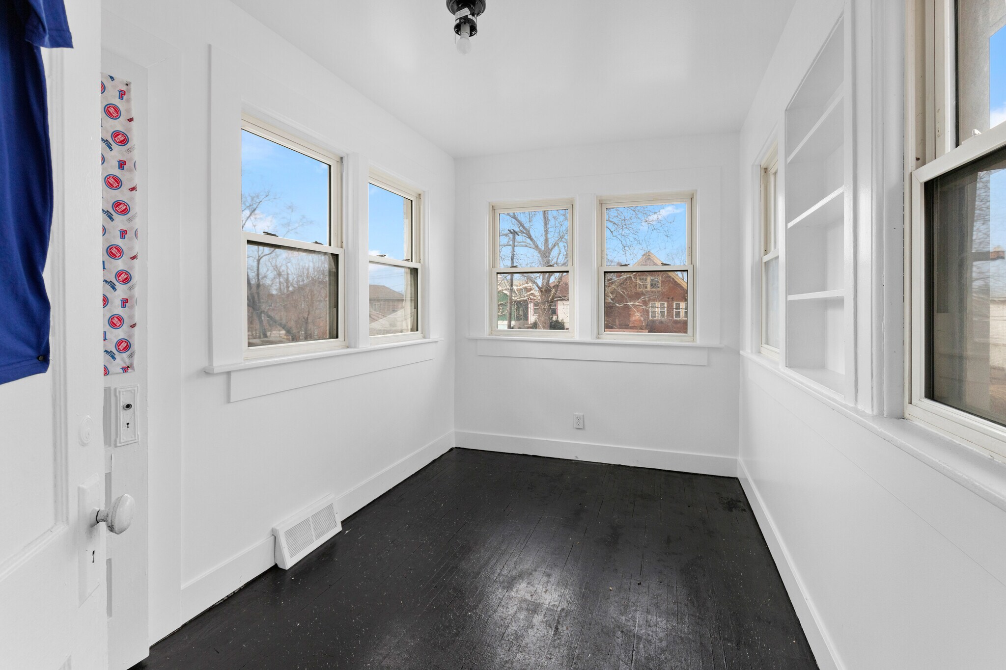 Building Photo - 1528 Virginia Park St