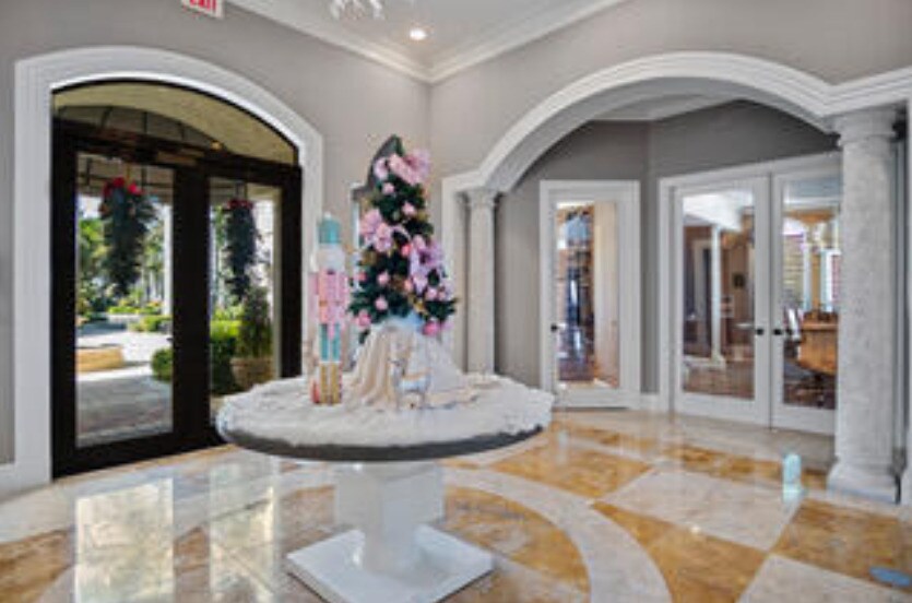 Building Photo - 2204 Tuscany Way