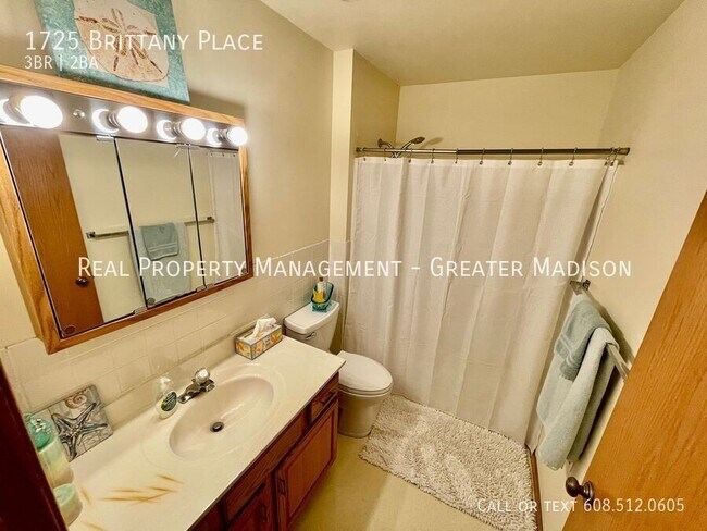Building Photo - 1725 Brittany Pl