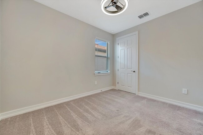 Building Photo - 3Bed/2Bath in Gated Community of Nokomis + 2-Car Garage