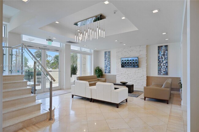 Building Photo - 4775 Collins Ave