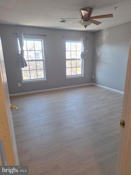 Building Photo - 8921 Town Center Cir