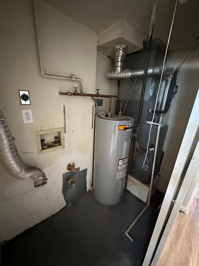 W/D Hookup - 4300 Arrow Tree Dr