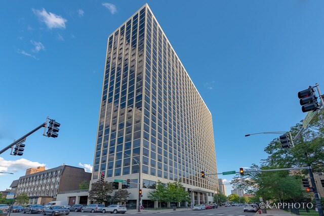 Building Photo - 4343 N Clarendon Ave