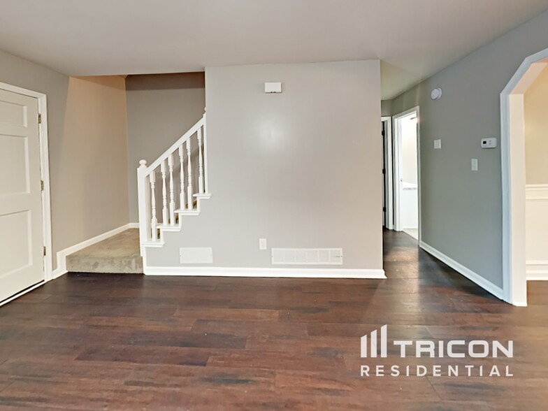 Building Photo - 579 Stratford Dr