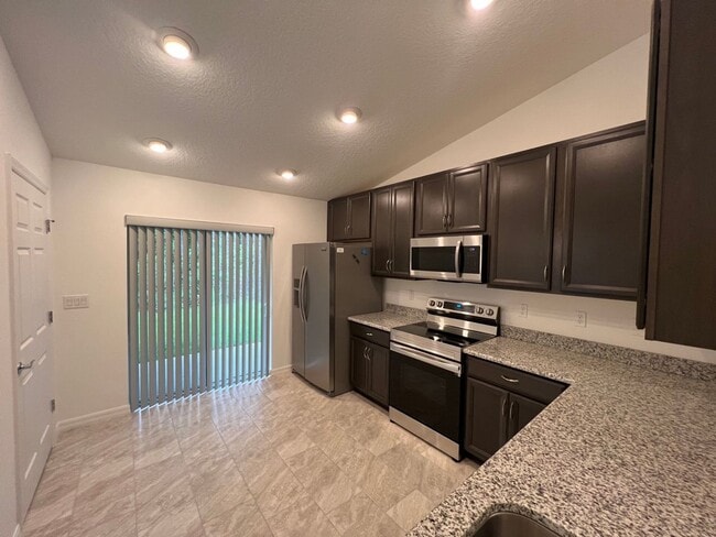 Building Photo - Spacious 4 Bed 2 Bath 2 Car Townhome Built in 2022 in Palm Coast!