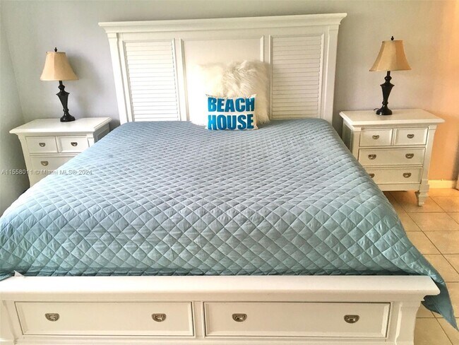 Building Photo - 9410 N Hollybrook Lake Drive 103, Pembroke...