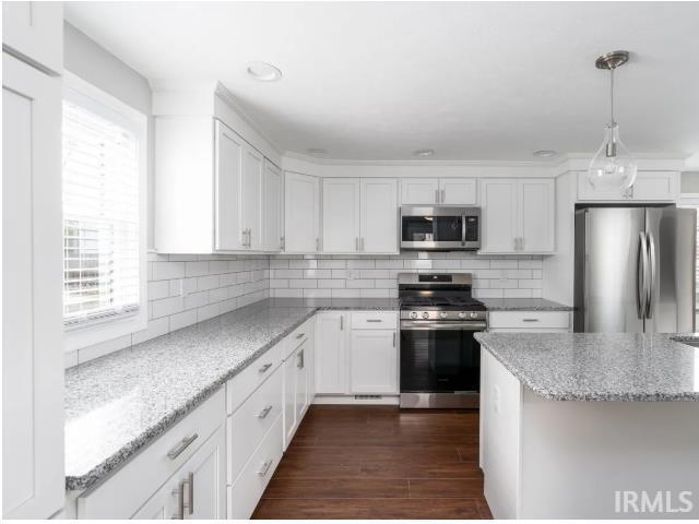 Building Photo - 1640 Hemlock Rd