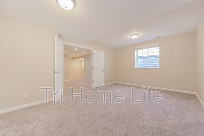 Building Photo - 22137 E Irish Dr
